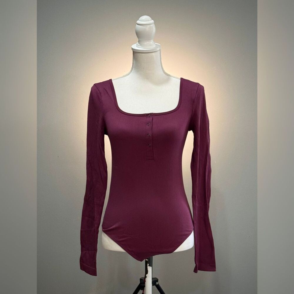 Purple SO Ribbed L/S Bodysuit Size M NWOT